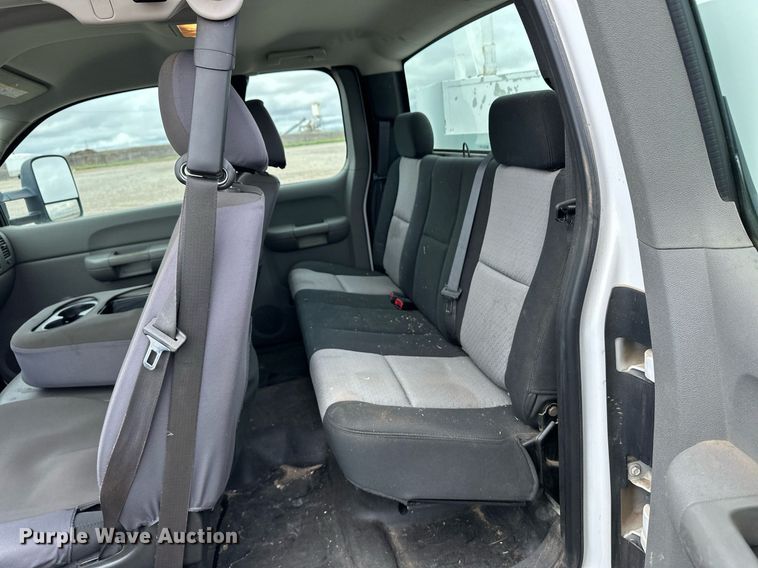 image for item EQ4731 2008 Chevrolet Silverado 3500HD Ext. Cab utility bed pickup truck