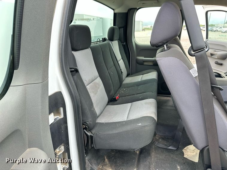 image for item EQ4731 2008 Chevrolet Silverado 3500HD Ext. Cab utility bed pickup truck