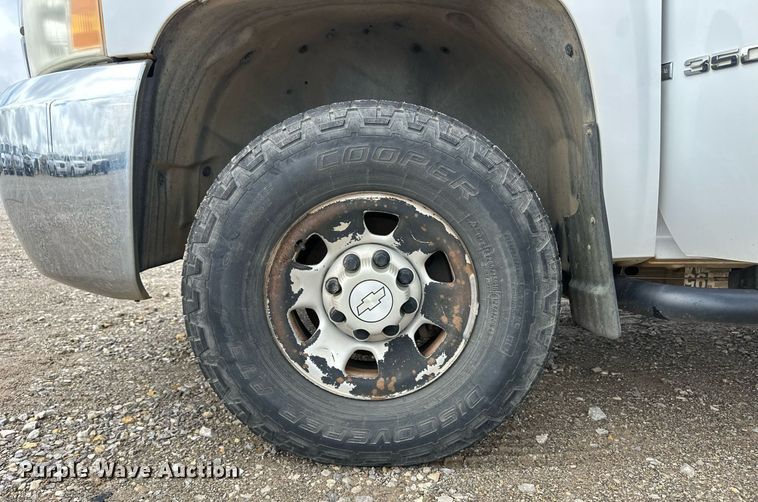 image for item EQ4731 2008 Chevrolet Silverado 3500HD Ext. Cab utility bed pickup truck