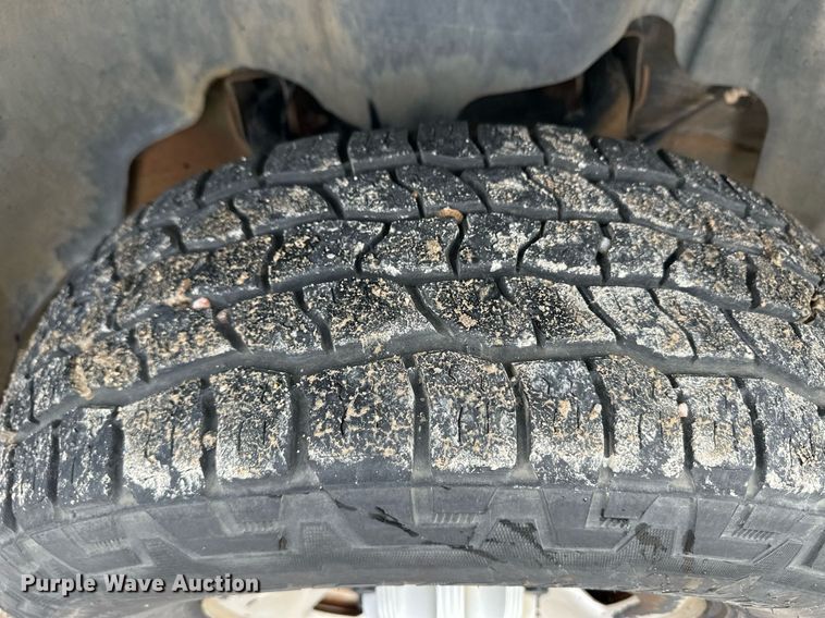 image for item EQ4731 2008 Chevrolet Silverado 3500HD Ext. Cab utility bed pickup truck