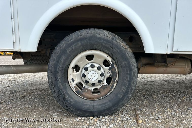 image for item EQ4731 2008 Chevrolet Silverado 3500HD Ext. Cab utility bed pickup truck