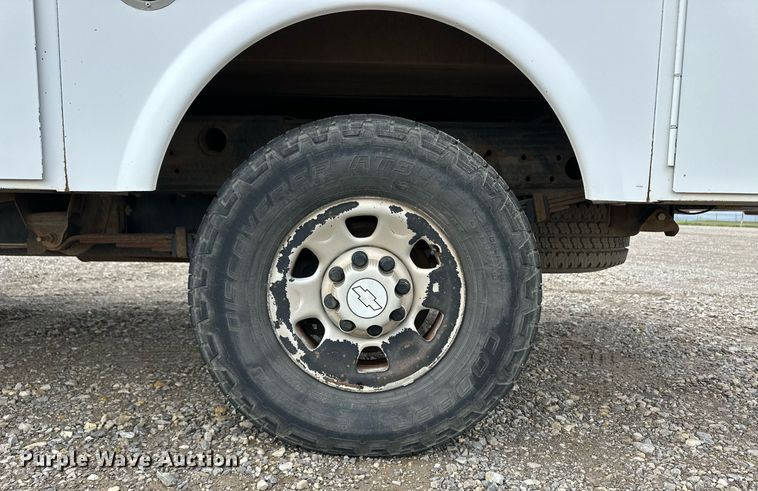 image for item EQ4731 2008 Chevrolet Silverado 3500HD Ext. Cab utility bed pickup truck