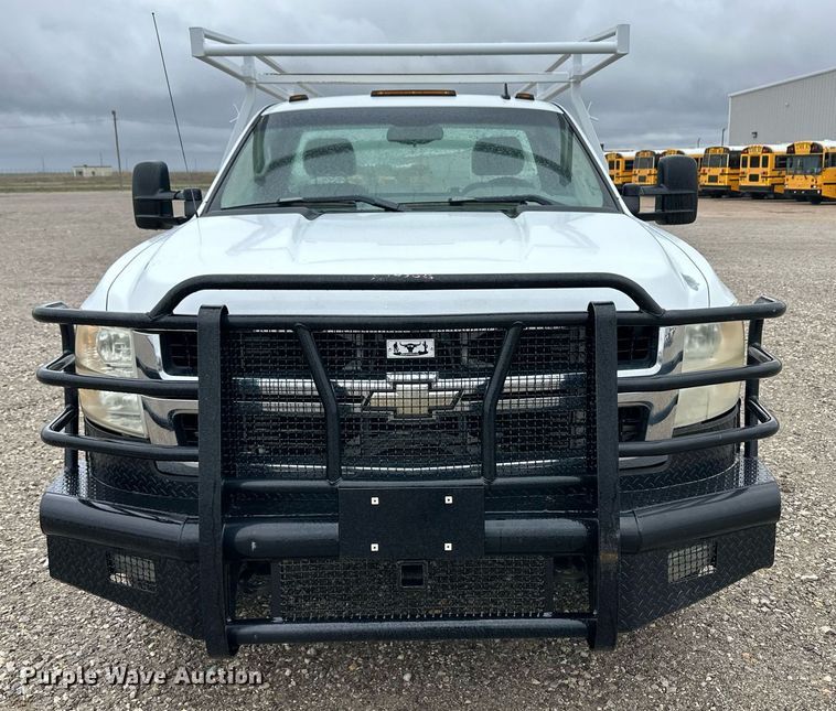 image for item EQ4734 2007 Chevrolet Silverado 3500HD utility bed pickup truck