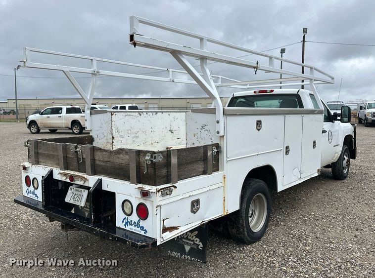 image for item EQ4734 2007 Chevrolet Silverado 3500HD utility bed pickup truck