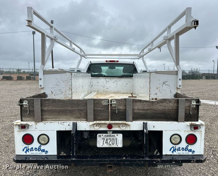 image for item EQ4734 2007 Chevrolet Silverado 3500HD utility bed pickup truck