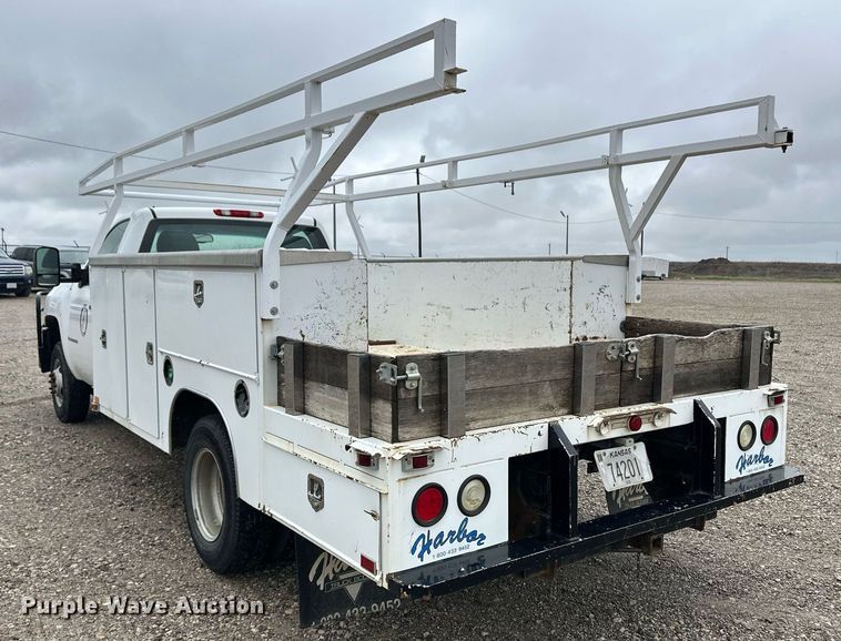 image for item EQ4734 2007 Chevrolet Silverado 3500HD utility bed pickup truck
