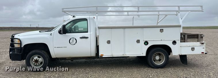 image for item EQ4734 2007 Chevrolet Silverado 3500HD utility bed pickup truck