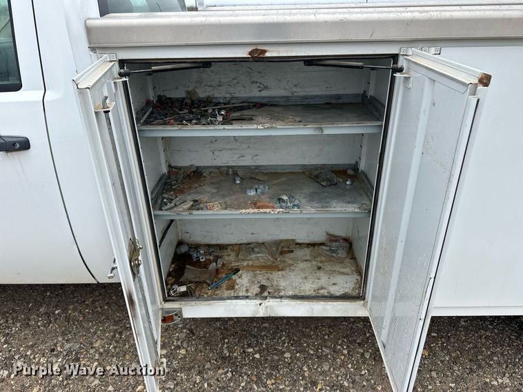 image for item EQ4734 2007 Chevrolet Silverado 3500HD utility bed pickup truck