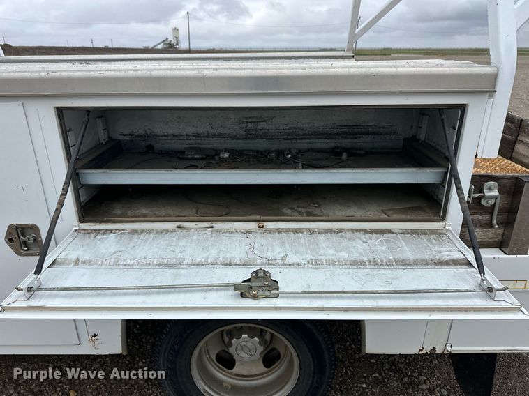 image for item EQ4734 2007 Chevrolet Silverado 3500HD utility bed pickup truck