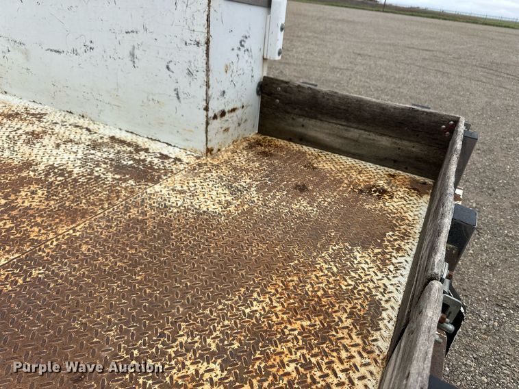 image for item EQ4734 2007 Chevrolet Silverado 3500HD utility bed pickup truck