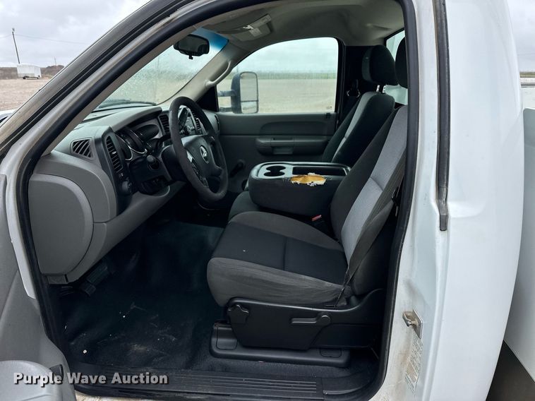 image for item EQ4734 2007 Chevrolet Silverado 3500HD utility bed pickup truck