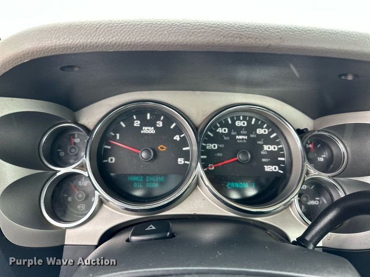 image for item EQ4734 2007 Chevrolet Silverado 3500HD utility bed pickup truck