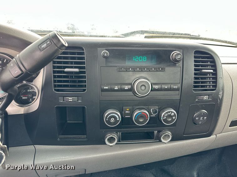 image for item EQ4734 2007 Chevrolet Silverado 3500HD utility bed pickup truck