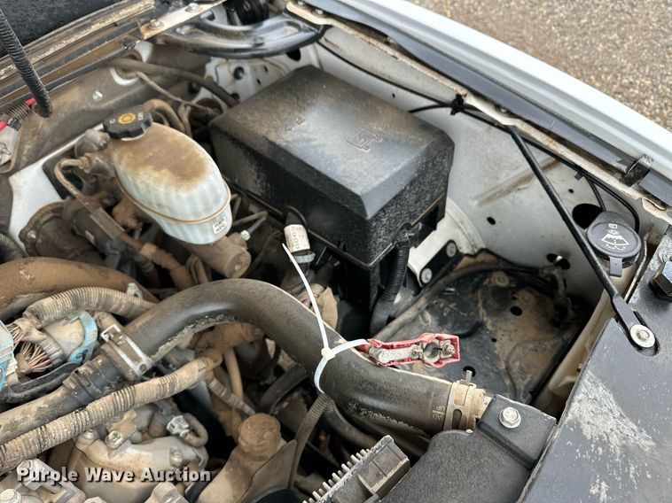 image for item EQ4734 2007 Chevrolet Silverado 3500HD utility bed pickup truck