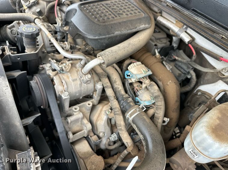 image for item EQ4734 2007 Chevrolet Silverado 3500HD utility bed pickup truck