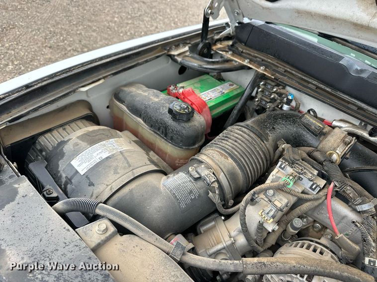 image for item EQ4734 2007 Chevrolet Silverado 3500HD utility bed pickup truck