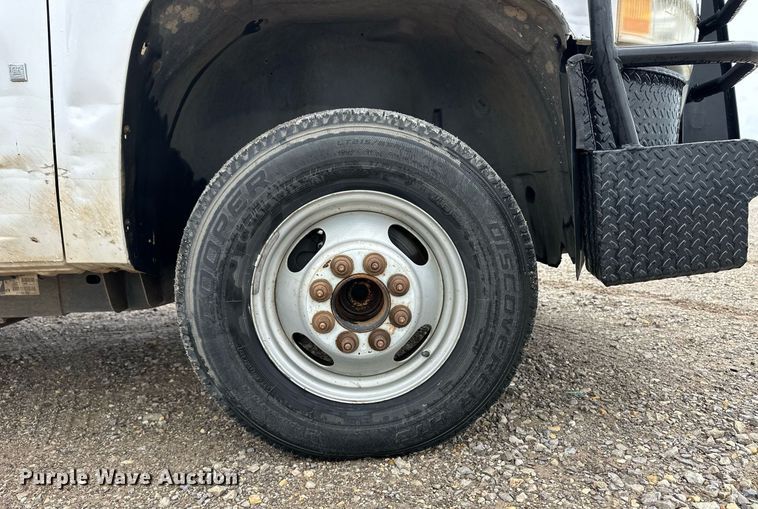 image for item EQ4734 2007 Chevrolet Silverado 3500HD utility bed pickup truck