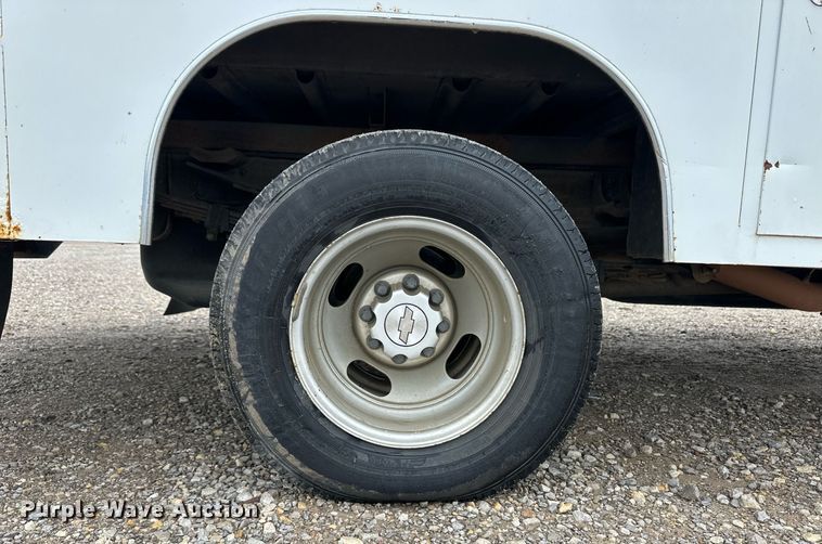 image for item EQ4734 2007 Chevrolet Silverado 3500HD utility bed pickup truck