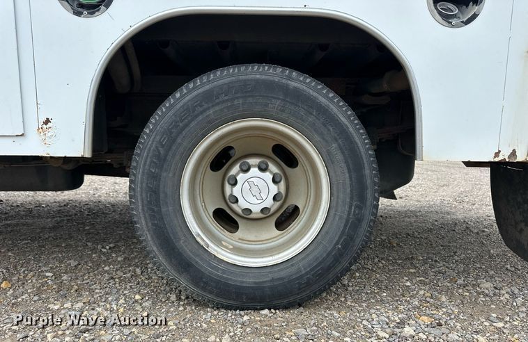 image for item EQ4734 2007 Chevrolet Silverado 3500HD utility bed pickup truck