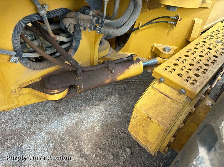 image for item EQ4737 2010 John Deere 772G motor grader