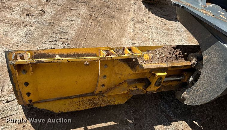 image for item EQ4737 2010 John Deere 772G motor grader