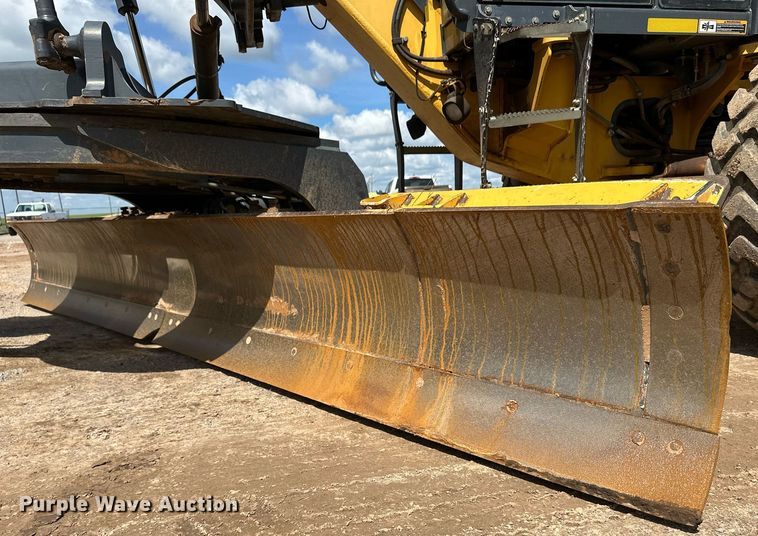 image for item EQ4737 2010 John Deere 772G motor grader