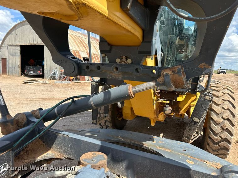 image for item EQ4737 2010 John Deere 772G motor grader