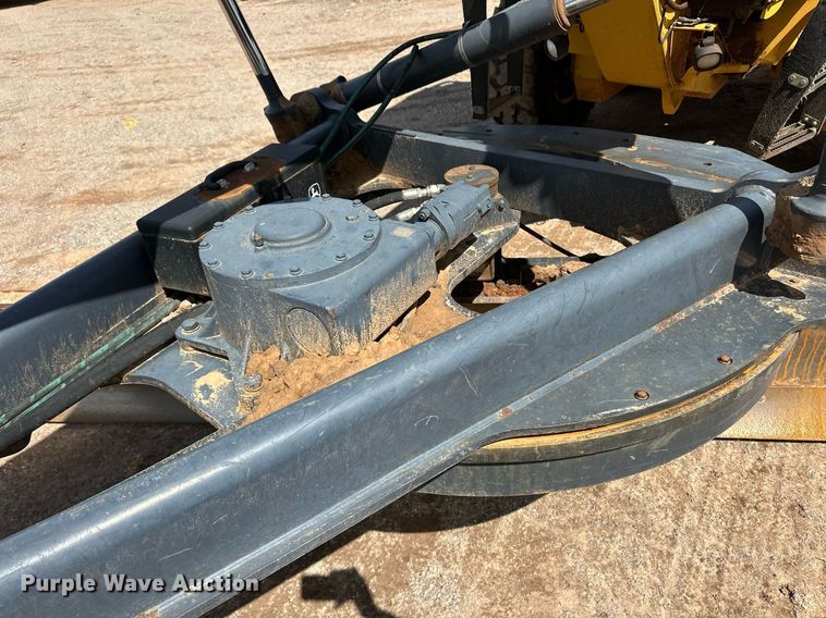 image for item EQ4737 2010 John Deere 772G motor grader