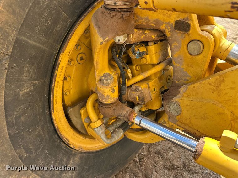 image for item EQ4737 2010 John Deere 772G motor grader