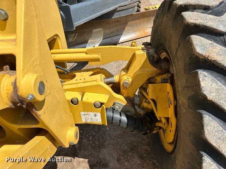 image for item EQ4737 2010 John Deere 772G motor grader