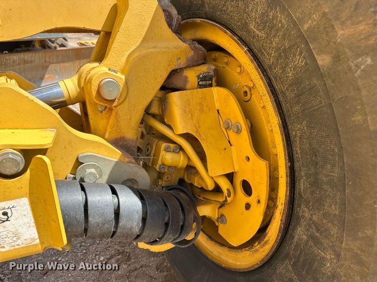 image for item EQ4737 2010 John Deere 772G motor grader