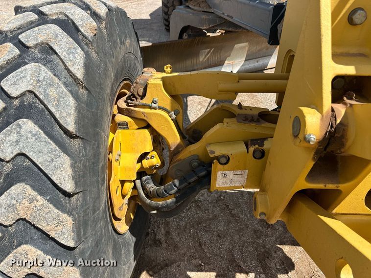 image for item EQ4737 2010 John Deere 772G motor grader