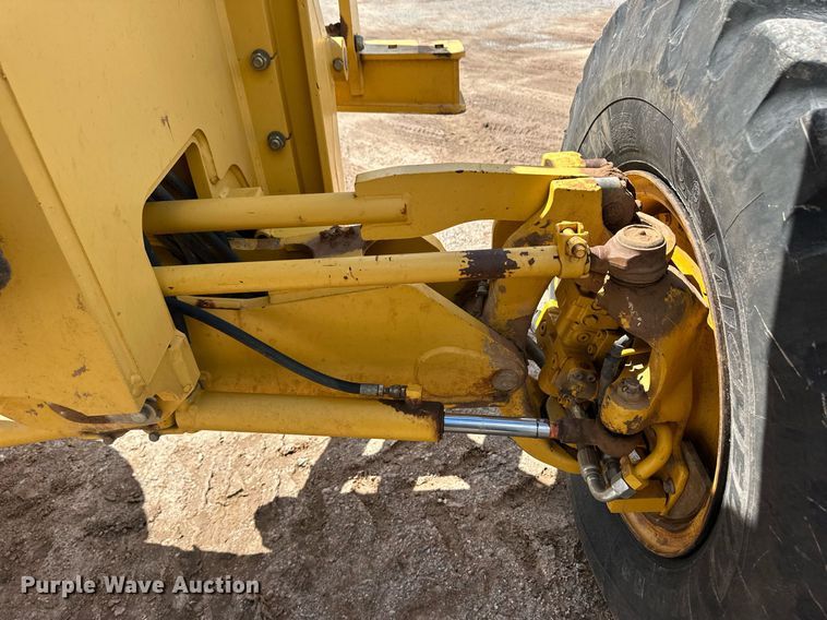 image for item EQ4737 2010 John Deere 772G motor grader