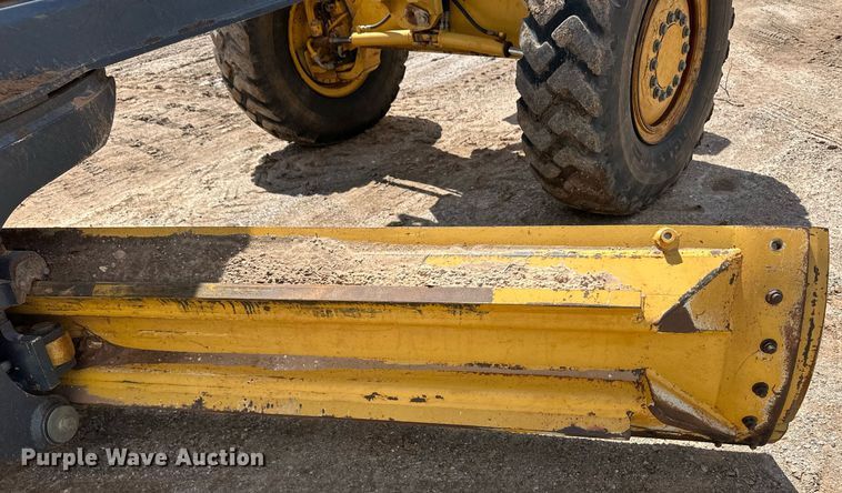 image for item EQ4737 2010 John Deere 772G motor grader