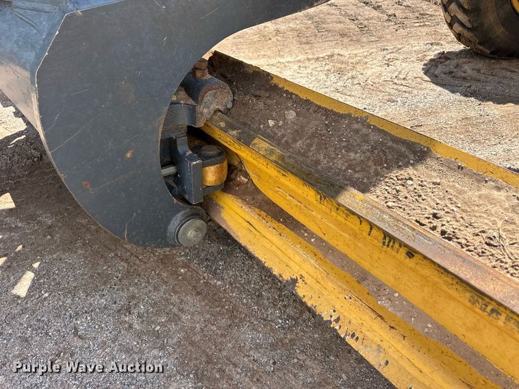 image for item EQ4737 2010 John Deere 772G motor grader