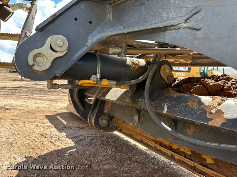 image for item EQ4737 2010 John Deere 772G motor grader