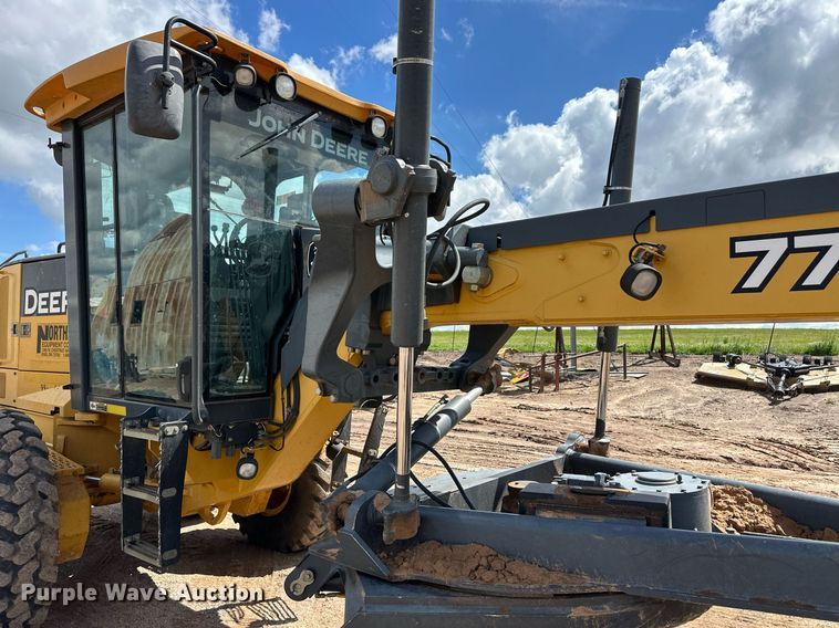 image for item EQ4737 2010 John Deere 772G motor grader