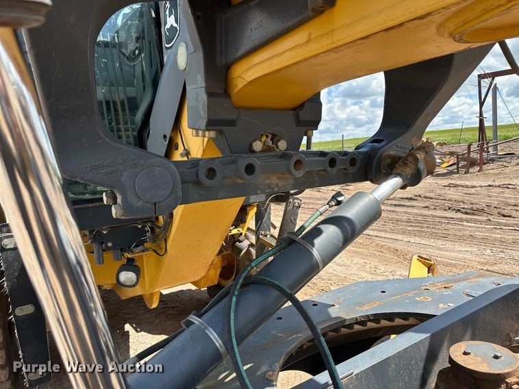 image for item EQ4737 2010 John Deere 772G motor grader