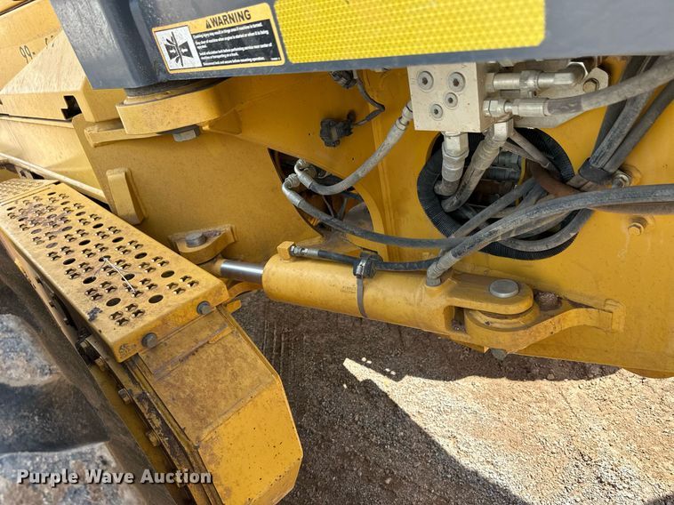 image for item EQ4737 2010 John Deere 772G motor grader