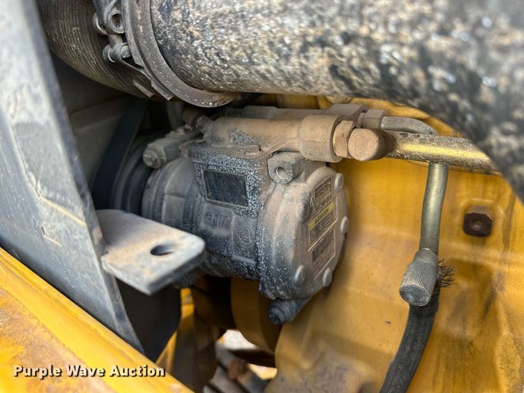 image for item EQ4737 2010 John Deere 772G motor grader