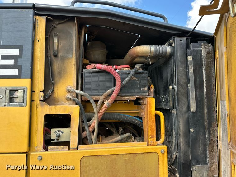 image for item EQ4737 2010 John Deere 772G motor grader