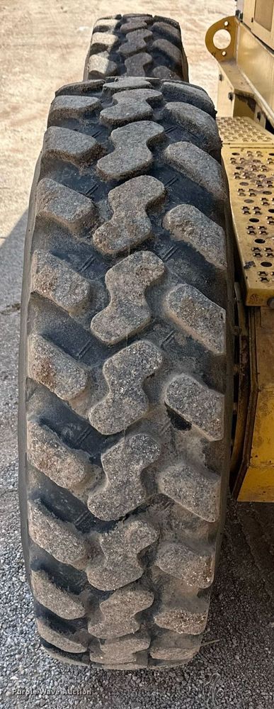 image for item EQ4737 2010 John Deere 772G motor grader