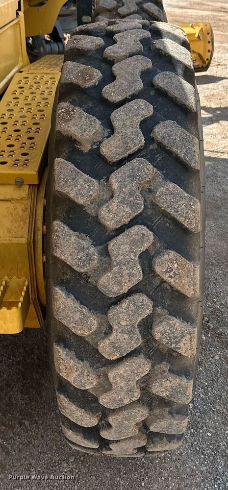 image for item EQ4737 2010 John Deere 772G motor grader