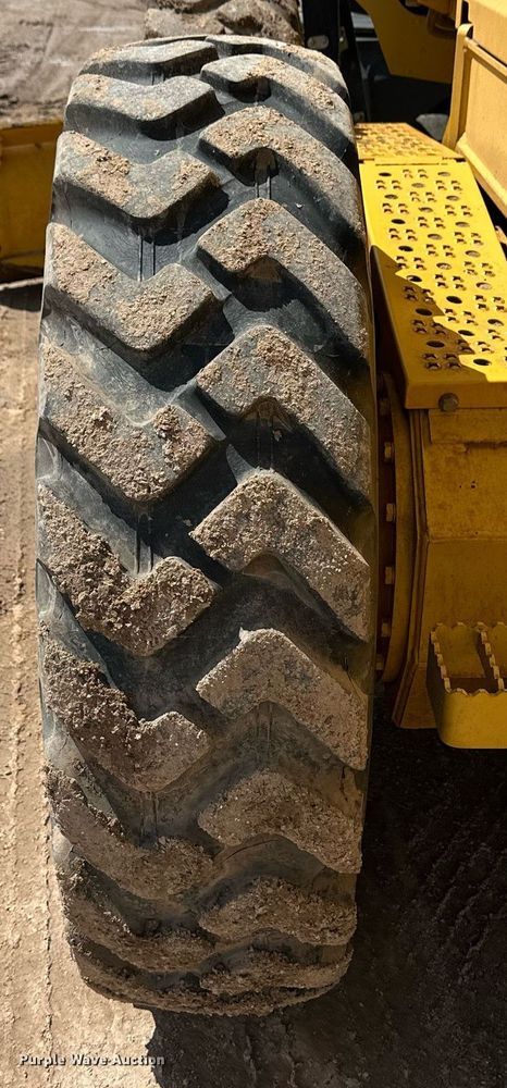 image for item EQ4737 2010 John Deere 772G motor grader