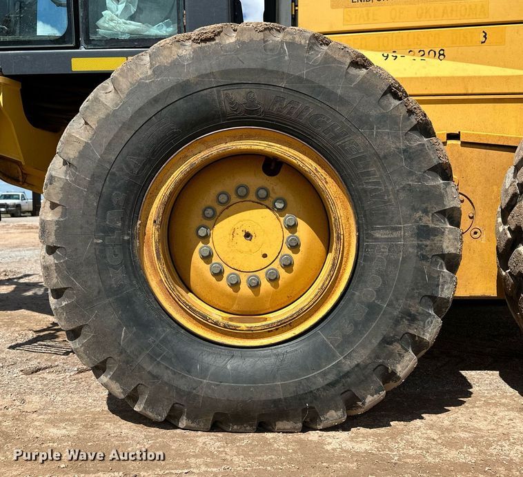 image for item EQ4737 2010 John Deere 772G motor grader