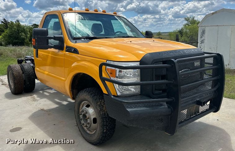 image for item EQ4738 2015 Ford F350 Super Duty pickup truck cab and chassis