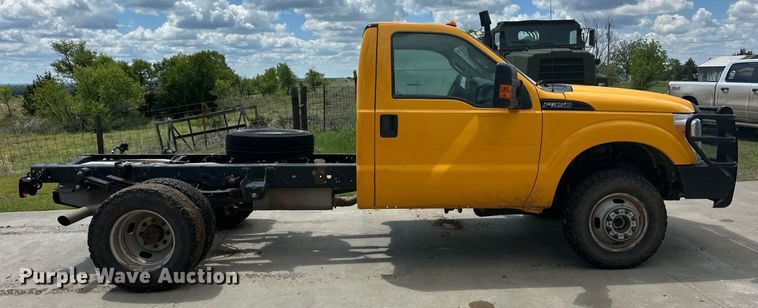 image for item EQ4738 2015 Ford F350 Super Duty pickup truck cab and chassis