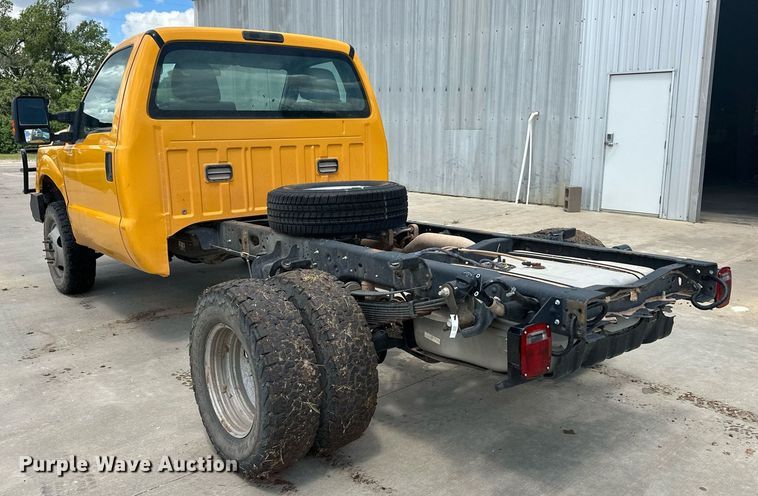 image for item EQ4738 2015 Ford F350 Super Duty pickup truck cab and chassis