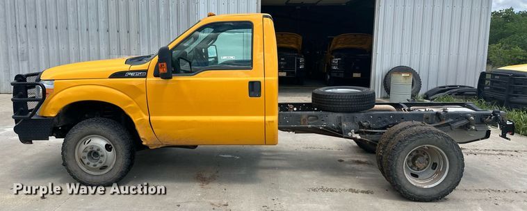 image for item EQ4738 2015 Ford F350 Super Duty pickup truck cab and chassis