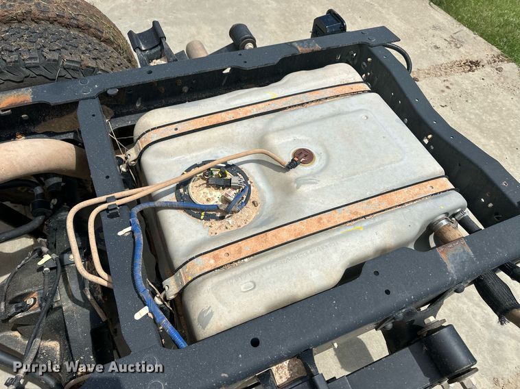 image for item EQ4738 2015 Ford F350 Super Duty pickup truck cab and chassis